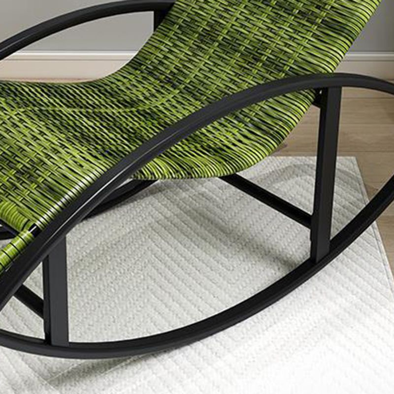 Chaise de fauteuil inclinable créatif chaise de rocker extérieur en osier avec des jambes sombres