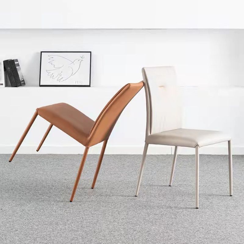 Eigentijdse faux lederen eetkamerstoelen metalen armloze eetkamerstoel voor thuisgebruik