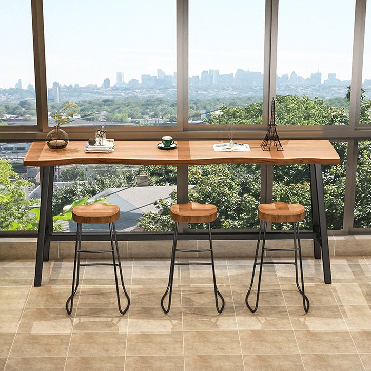 Tavolo da bistrot in legno di pino rettangolare tavolo da pub industriale con base di cavalletto in nero