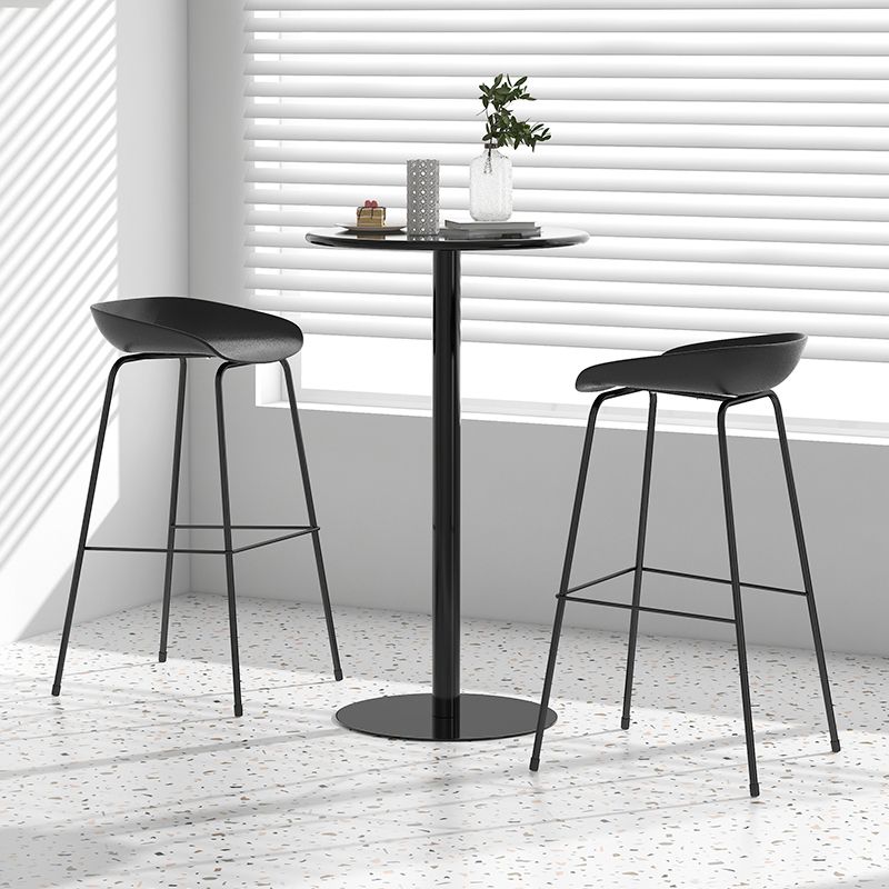 Eigentijdse woonkamer plastic lage rug barkruk met voetsteun