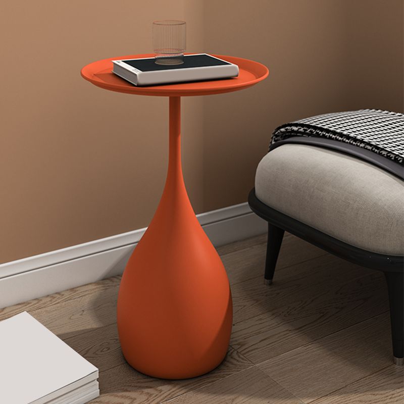 Tavolo laterale del piedistallo in metallo rotondo di metà secolo 23,6 "tavolo d'angolo alto