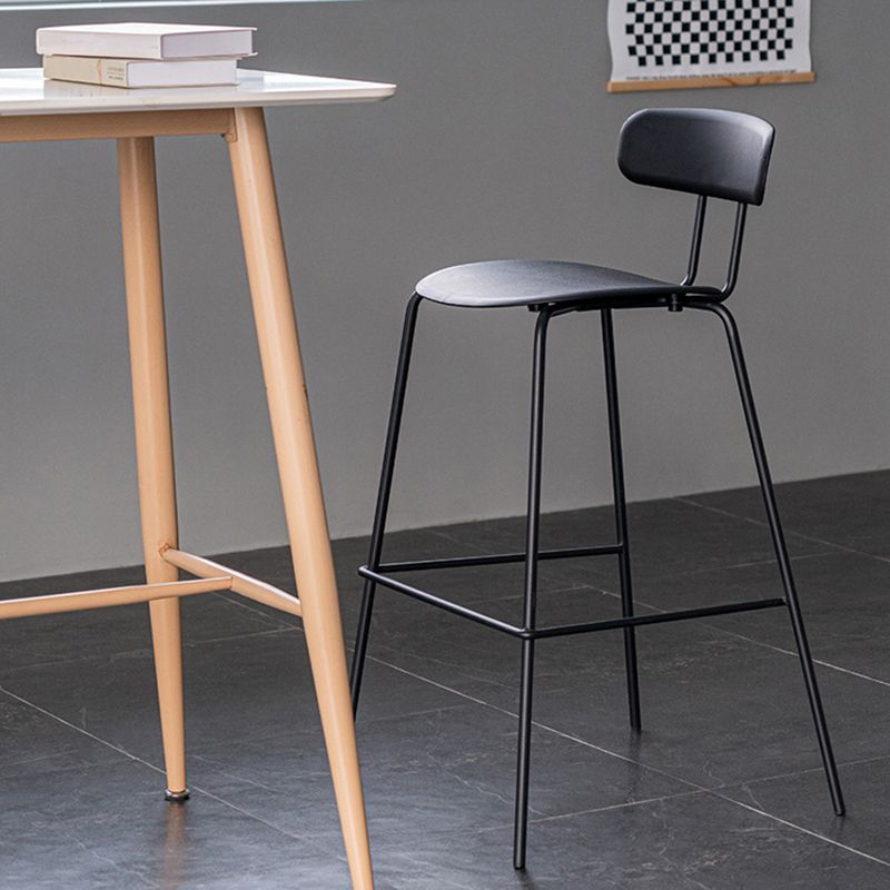 Luxuriöser Rückenlehneschalterhocker mit Metallbasis Plastik -Armless Cafe Bar Stuhl
