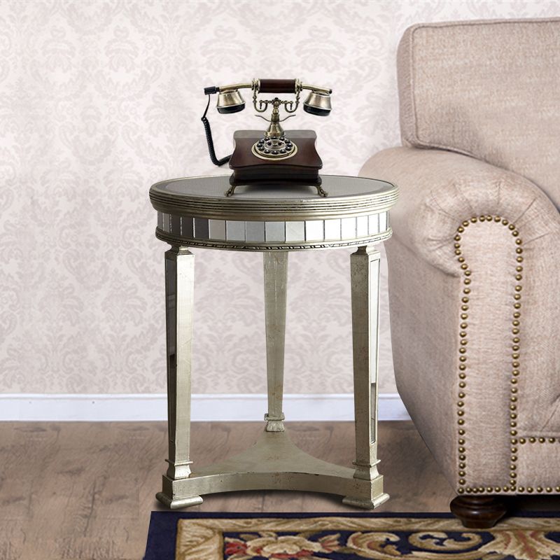 Mesa lateral superior de vidrio redondo de 23.6 "de altura Mada de 3 patas con estante