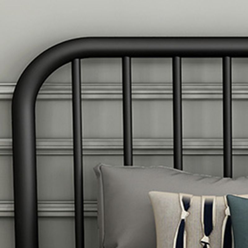 Metal de estilo moderno en cama de listones en blanco/negro con cabecera