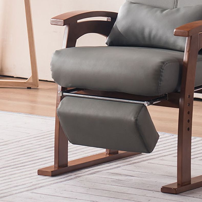 独立した足の動きを持つ固体木製フレームのモダンなリクライナーチェア