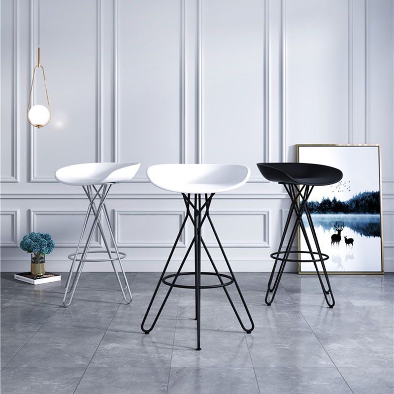 Glam Footrest Plastic Barstool Matte Finish Restaurant Stool Clearhalo 'Bar Furniture' 'Bar Stools' 'bar_stools' 'furn' 'furn_bar_stools' 'Furniture' 'furniture_bar_stools' 'Kitchen & Dining Furniture' 1200x1200_9ed90dd5-d37e-4bac-80ed-fcb97f3d25e5
