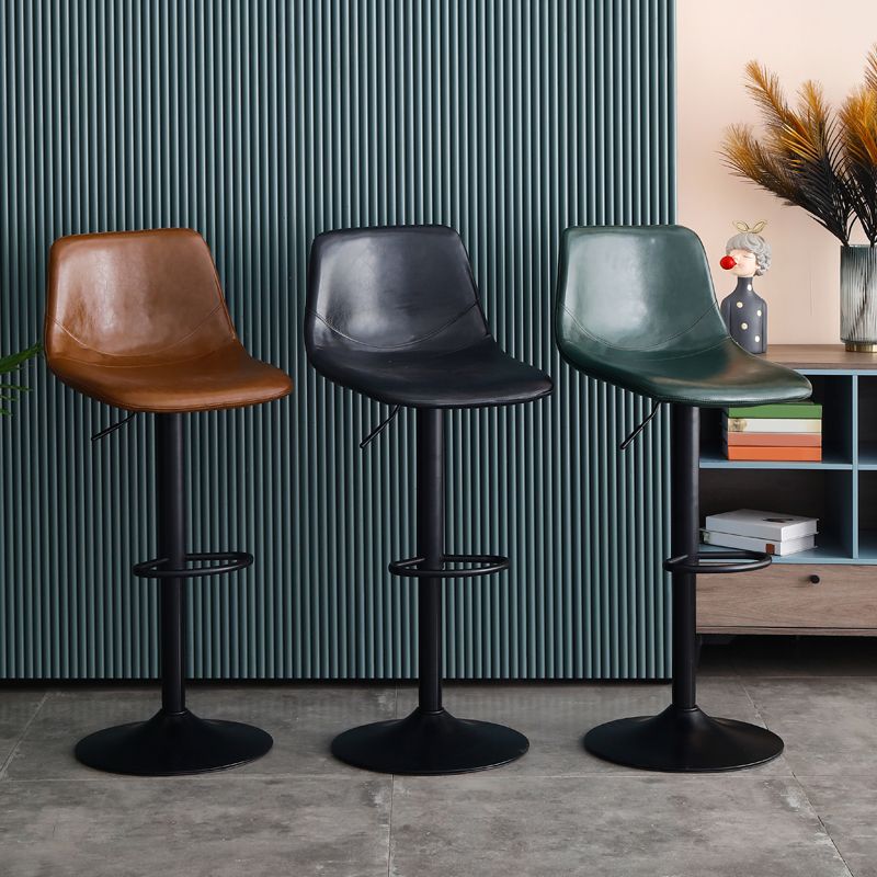 Sgabello bar senza braccio senza braccio girevole ad altezza regolabile con base in metallo nero