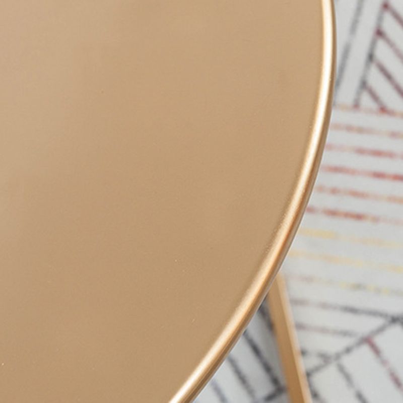 Tavolino in metallo tondo alto 19,6 "di metà secolo