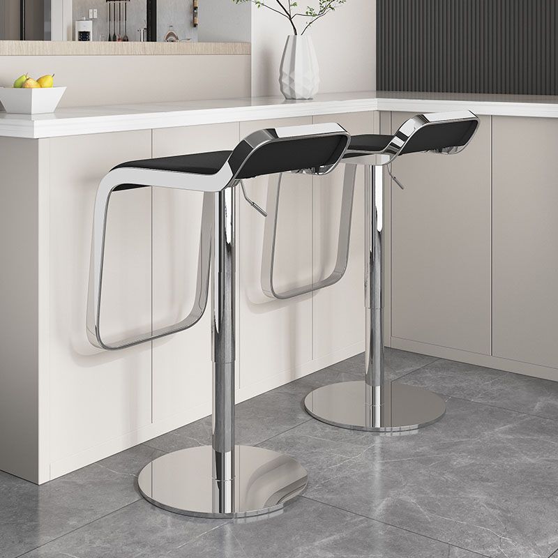 フェイクレザーバースツール調整可能な高さのスイベルバースツールとフットレスト