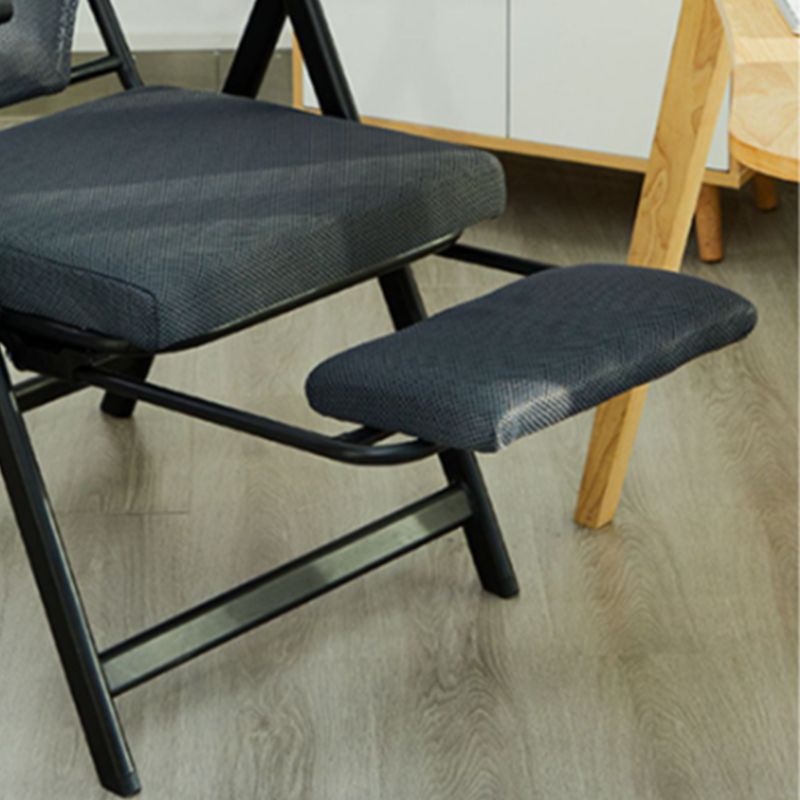 Moderne en eigentijdse standaardrecliner in stalen basis met hoofdsteun