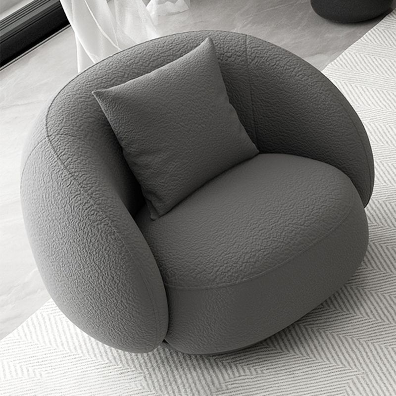 Moderne stijl bank met gebogen rug en gewatteerde sponszitting bank