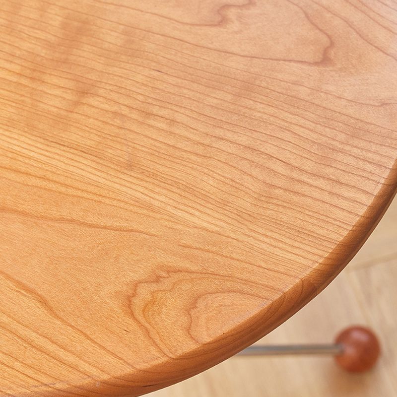 Mesa de la mesa redonda de madera sólida escandinava Pats Cross Table lateral