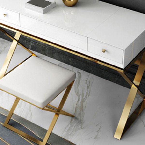 Specchio bianco e cassetti includevano set da tavolo da toeletta glam vanità