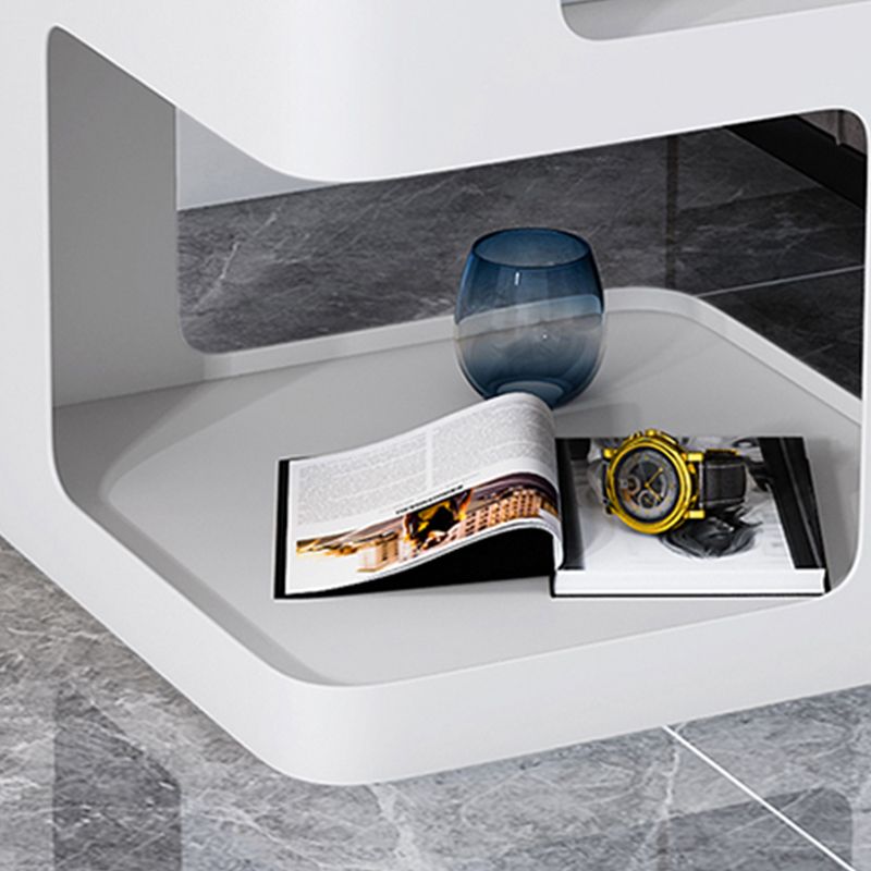 Tavolo da snack di estremità laterale modernistica con ripiani in metallo tavolo da camera da letto