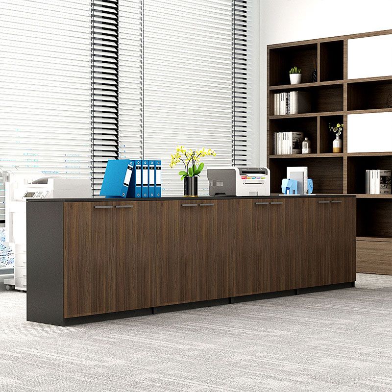 Armadio in legno di archiviazione in stile nordico