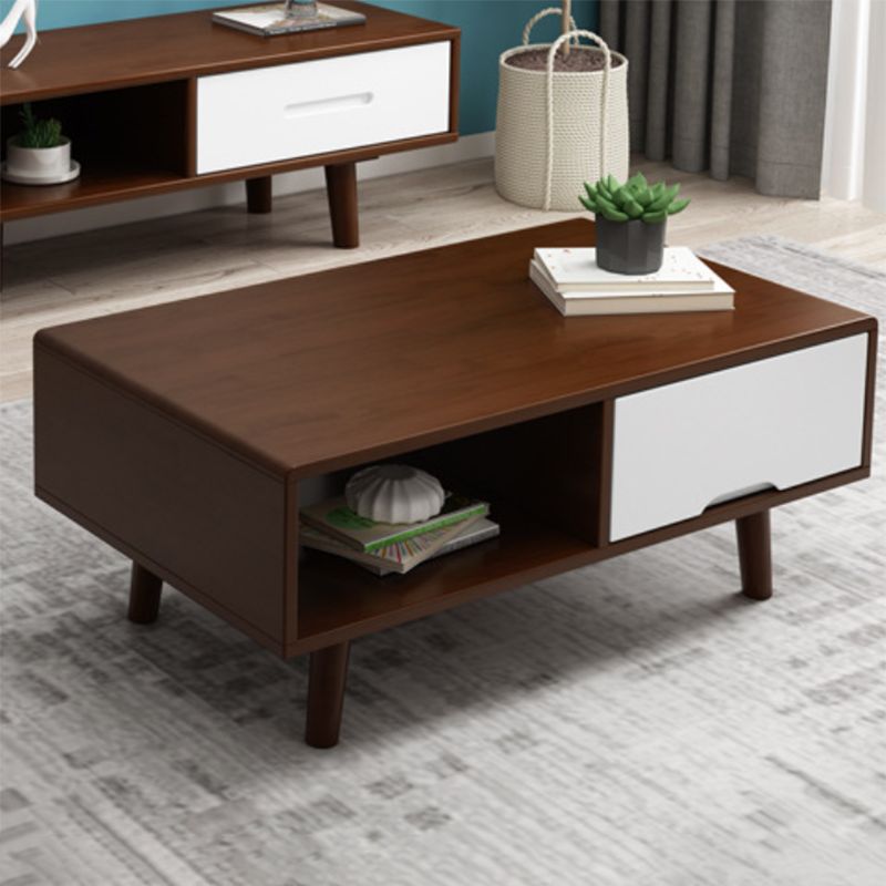 Tavolino scandinavo in legno di gomma con 4 gambe e cassetto