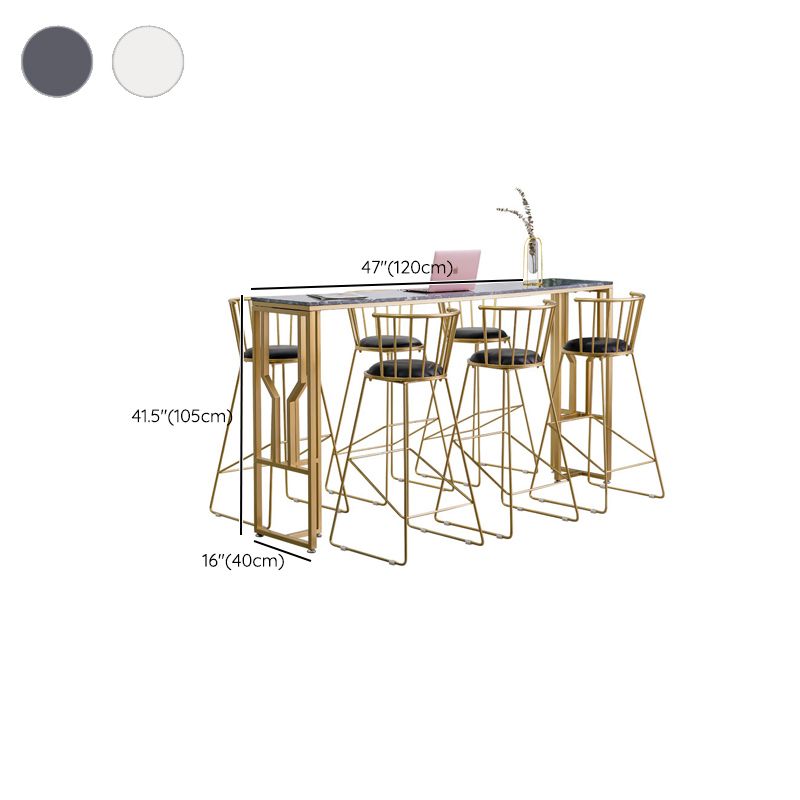 Tavolo da bar Glam ad altezza bar con gambe dorate e tavolo da bar con base in metallo