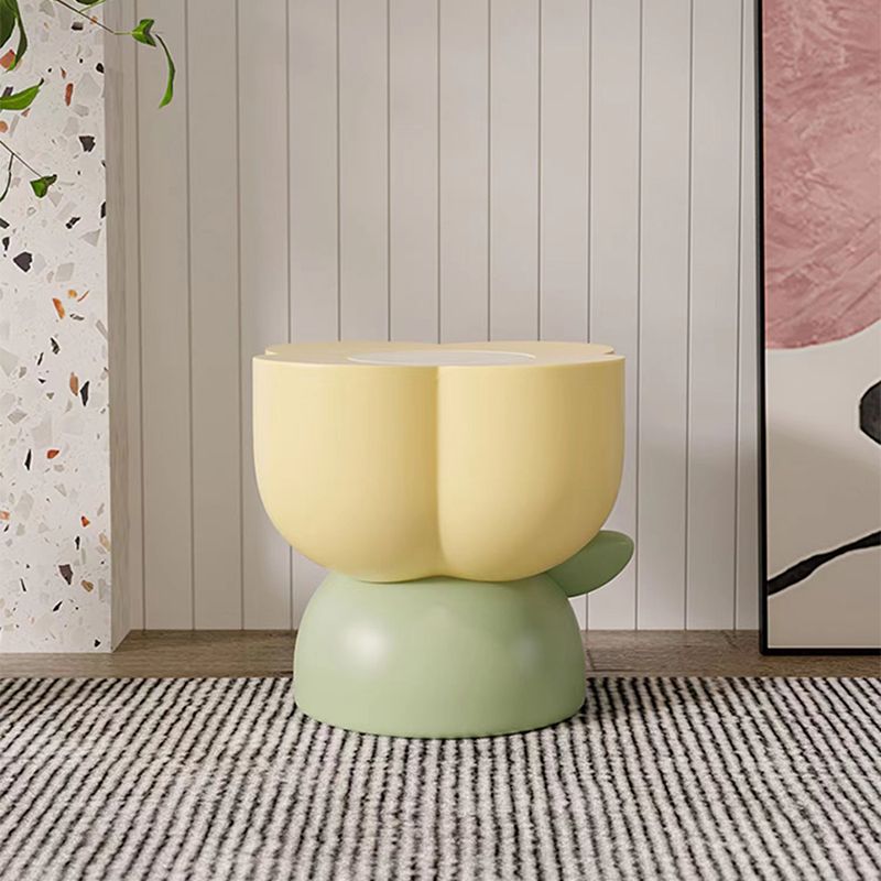 Resin Coffee or End Table in Flower Shape with 1 Legs Contemporary