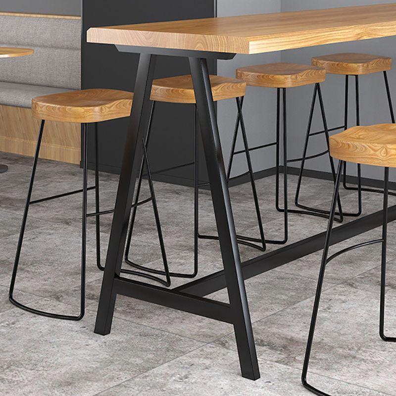 Table de pub à base noire, plateau en bois massif, à hauteur de bar, pour utilisation sur patio