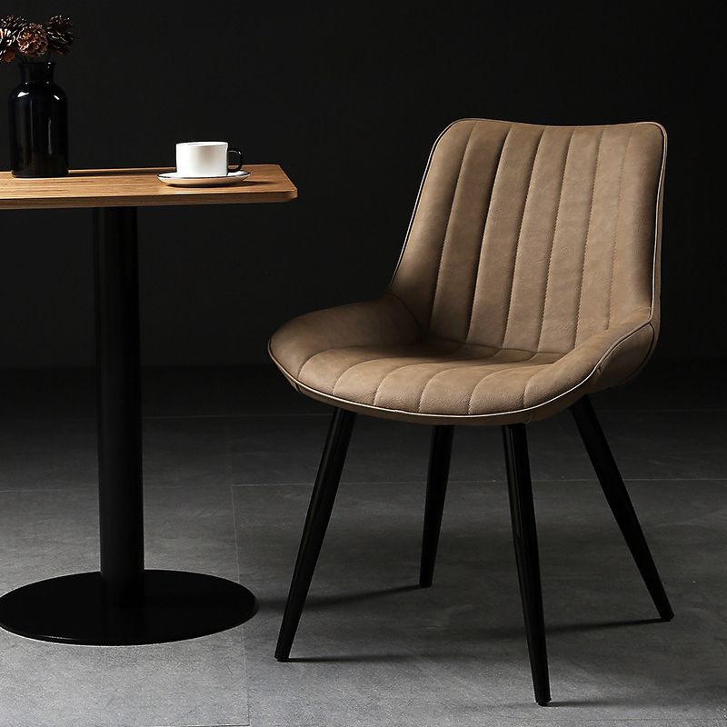 Chaises latérales sans bras de style industriel avec des jambes en métal pour la cuisine