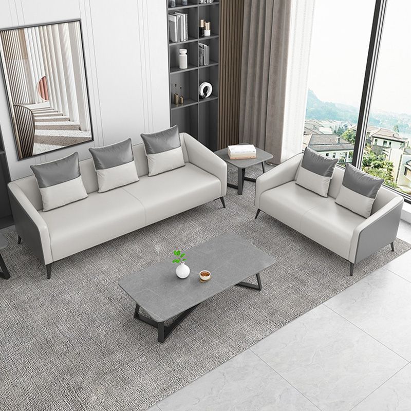 グレーコンテンポラリーソファフェイクレザータキシードアームソファ枕と