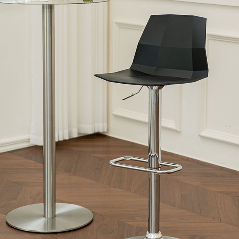 Taburete de bar ajustable de plástico estilo moderno con patas de metal