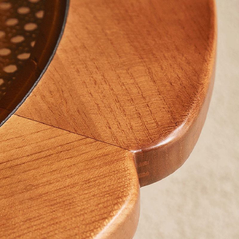 Tavolino da cocktail al caffè con le gambe incrociate con tavolino contemporaneo