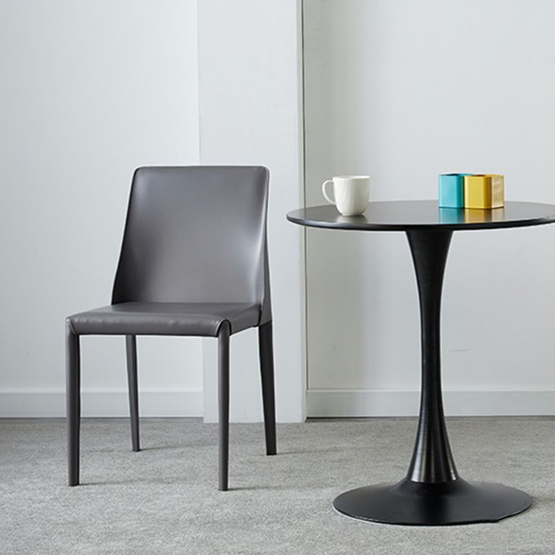 Eigentijdse lederen armloze eetkamerstoel Metalen eetkamerstoelen voor thuisgebruik