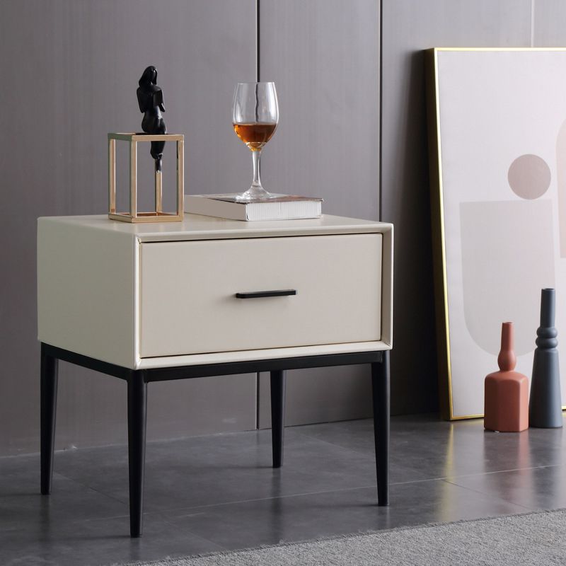 Comodino moderno di accento comodino in legno massiccio con gambe