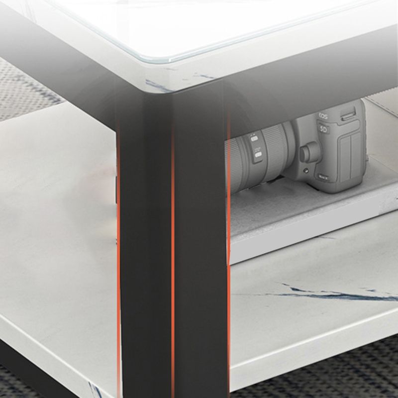 Tavolino da caffè moderno in vetro con 4 gambe e 1 ripiano. Tavolino da cocktail semplice