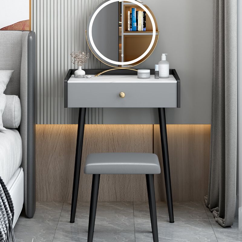 Hedendaagse stenen ijdelheid, opslaglade met ontlasting, zwart/wit