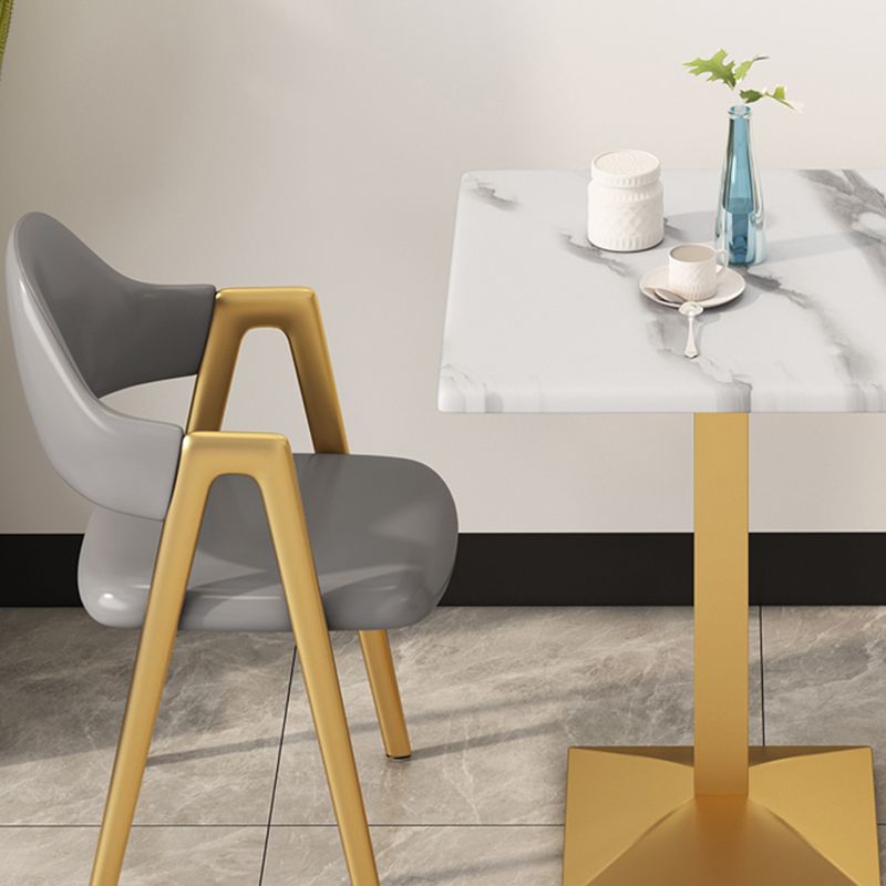 製造された木製のダイニングテーブルとパッド入り椅子を備えた5 PCSダイネットセット