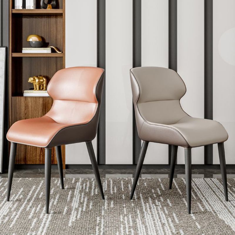 Sillas laterales de brazo de estilo moderno silla de cuero falso con patas de metal para la cocina