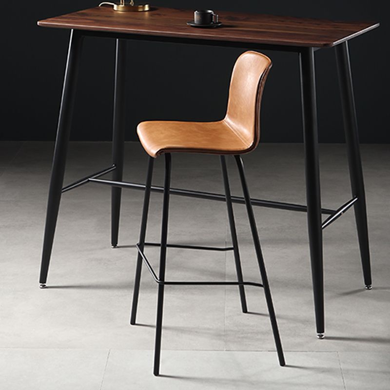 Eigentijdse rugleuning faux lederen armloze barkruk met voetsteun