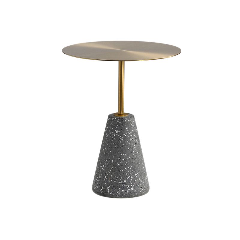 中世のモダンスタイルの丸い金属テーブルと石の台座ベースサイドテーブル