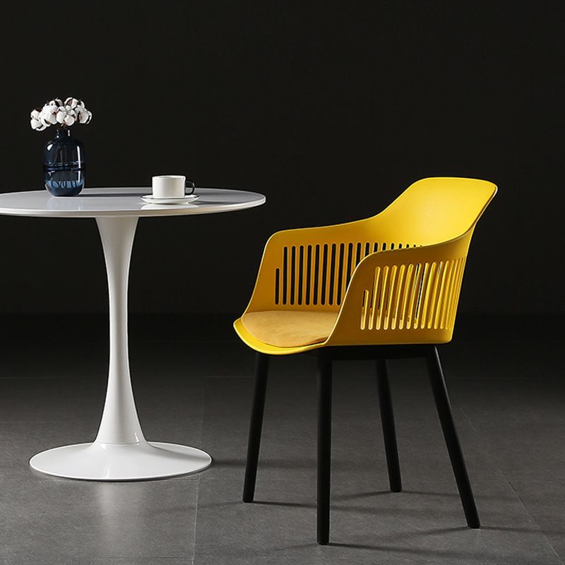 Contemporary Slat Back Arm Chair Matte Finish Metal Chair for Patio Clearhalo ' kitchen&dining_furn' 'Dining Chairs' 'Dining Tables & Seating' 'dining_chair' 'furn' 'furn_dining_chair' 'Furniture' 'furniture_dining_chair' 'Kitchen & Dining Furniture' 'kitchen' 1200x1200_a2566cfc-e38b-4335-bed5-044f64c30045