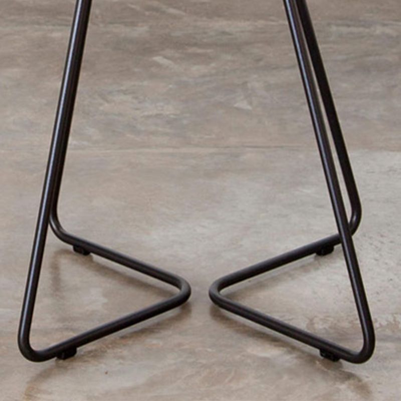 Mid-Century Metal Sled End Table Round Side Table for Living Room Clearhalo 'Coffee & Accent Tables' 'End & Side Tables' 'end_side_tables' 'furn' 'furn_end_side_tables' 'Furniture' 'Living Room Furniture' 1200x1200_a266653d-d980-4e91-8b42-b63d5d3c9fdd