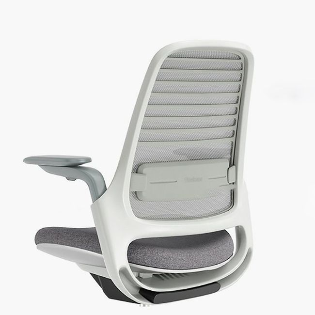 モダンなスイベルチェアチルトメカニズムリムーバブルアームズオフィスチェア付き車輪付き