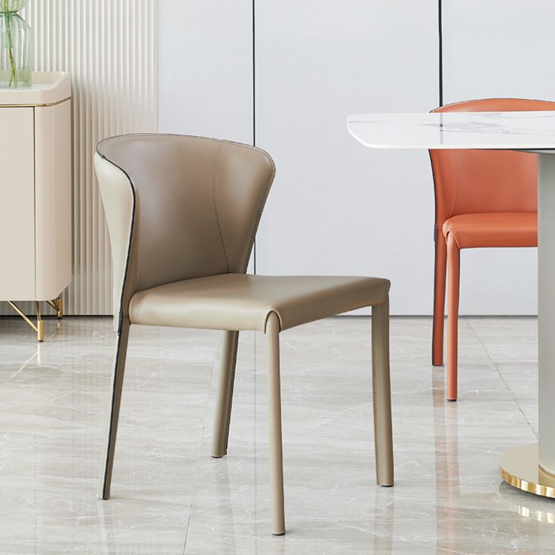Silla de comedor moderna de comedor con brazos con patas de metal para cocina