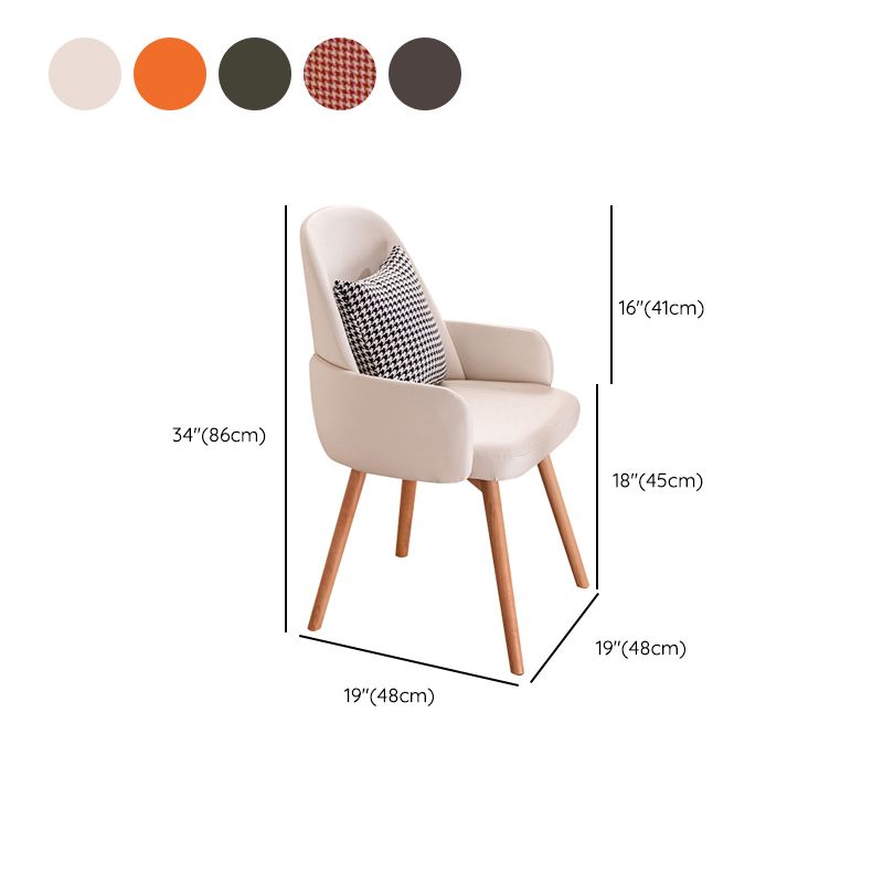 木製の脚のあるモダンなスタイルのアームチェア布張りダイニングチェア
