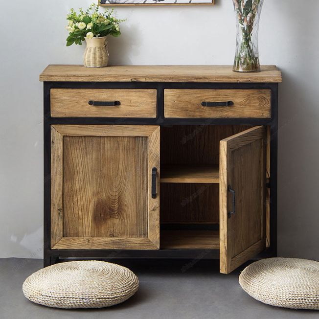 Industrieel noodlijdende houten accentkast met laden in massief hout