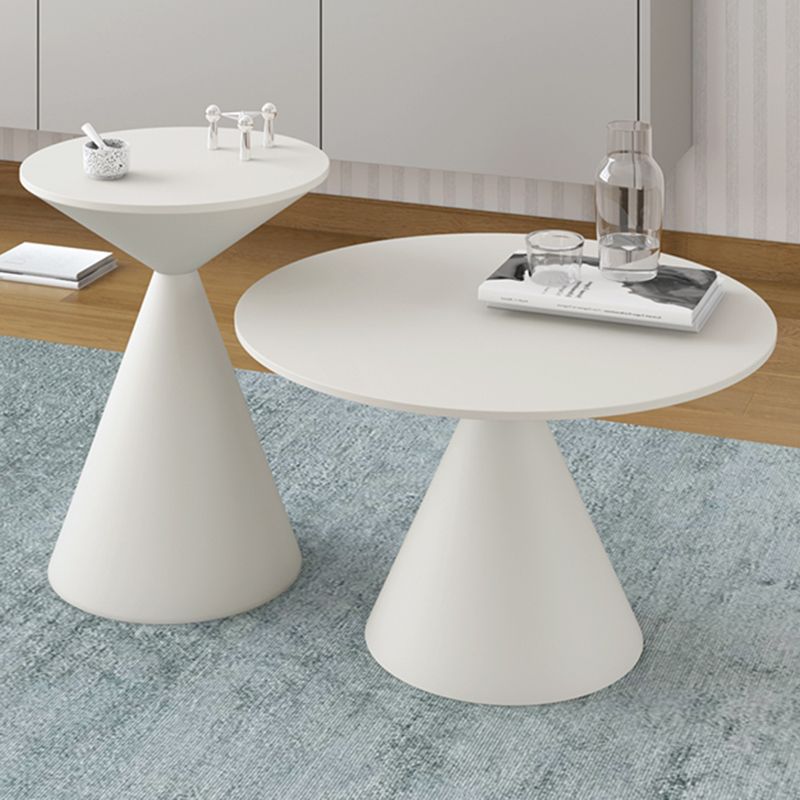 Moderne zwart/witte salontafel met ronde bovenkant, ijzeren voetstuk, cocktailtafel uit het midden van de eeuw