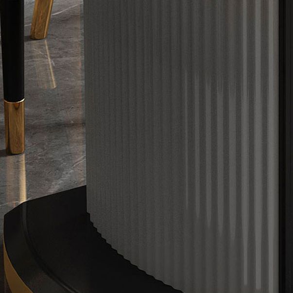 5/7 stuk eigentijdse eetkamerstoel en tafel ingesteld voor thuis