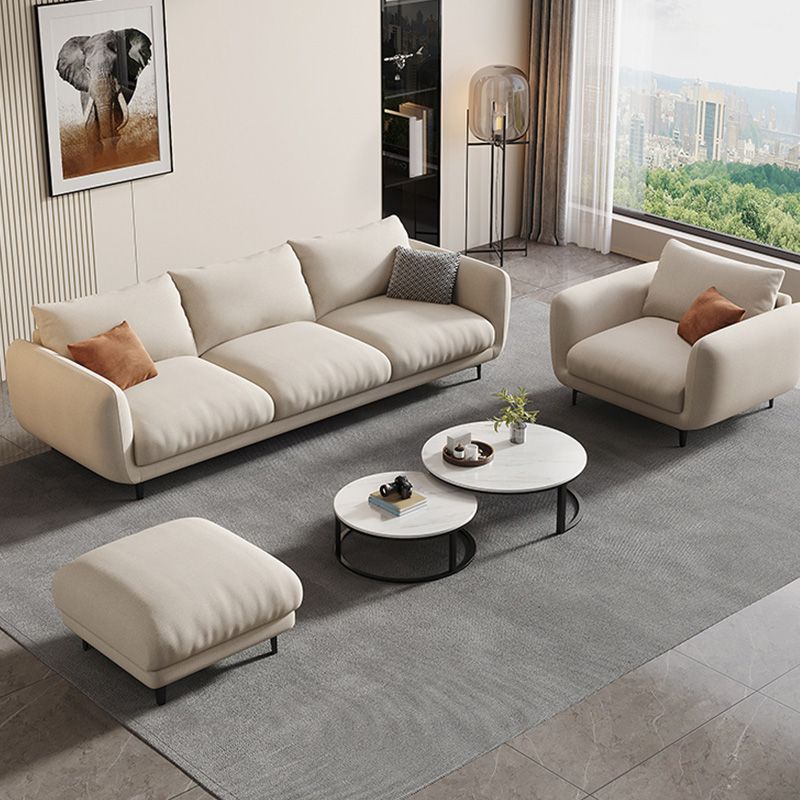 Canapé scandinave aux bras carrés et beige lâche dans le bois massif