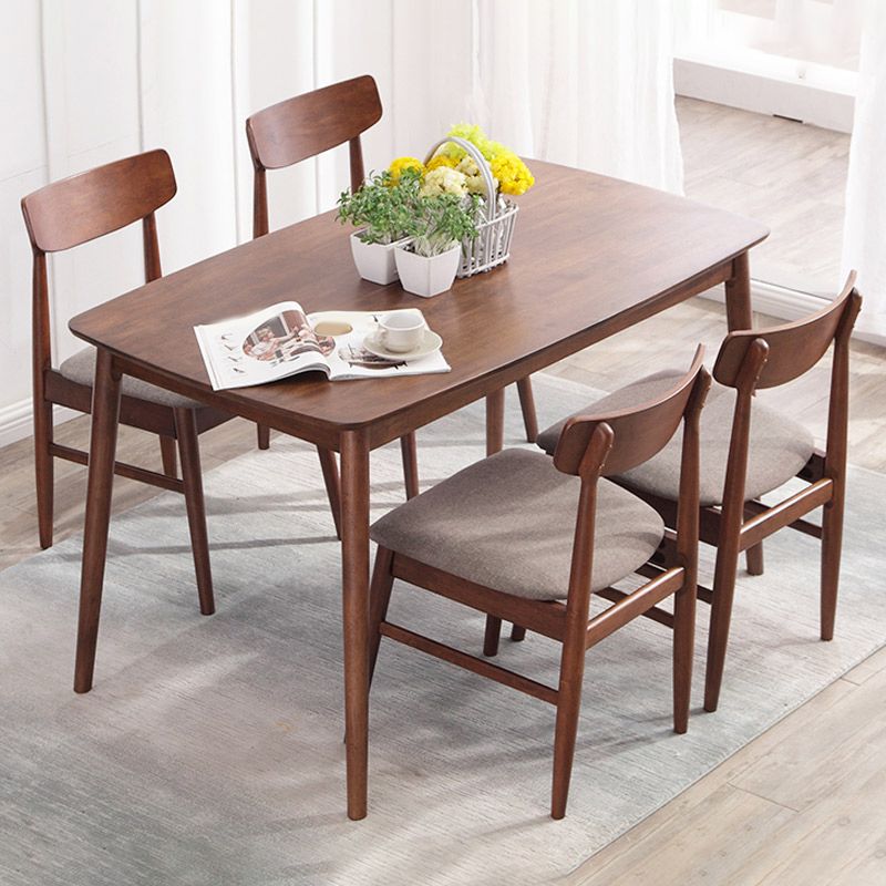 モダンな茶色の家具セット5 PCS長方形のソリッドウッドダイナーテーブルダイニングチェア