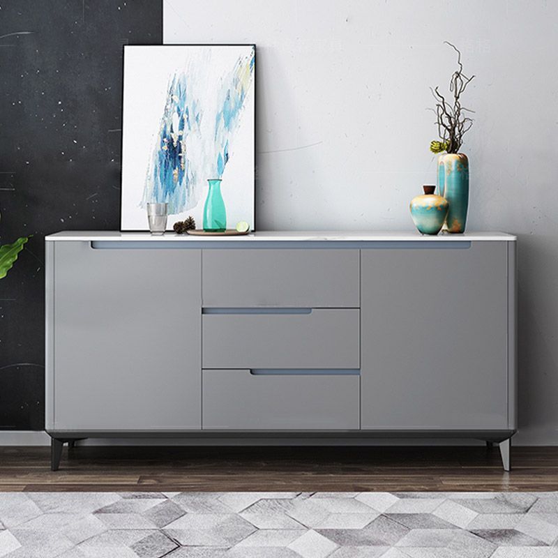 Buffet di pietra di credenza moderna e contemporanea con armadi e cassetti