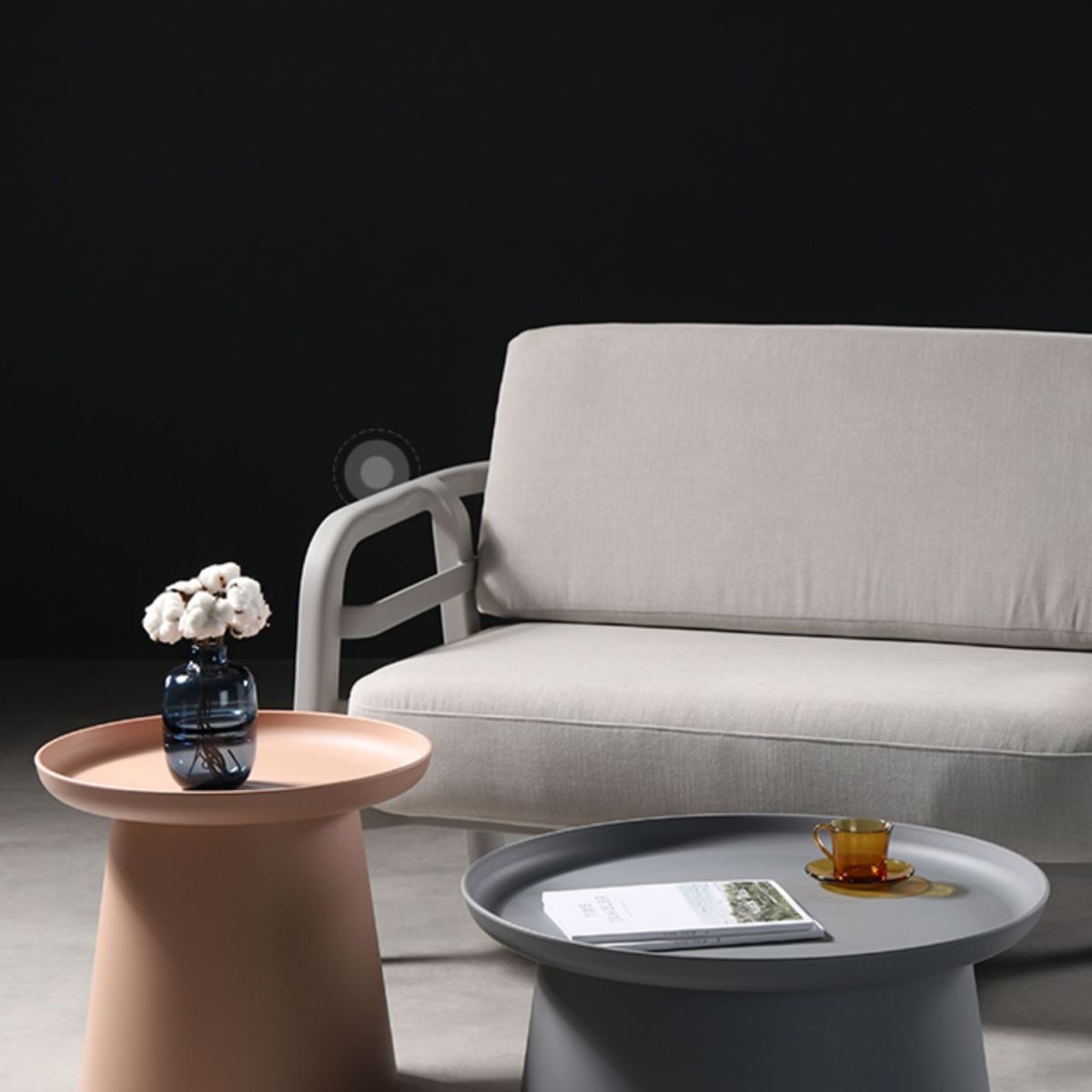 Scandinavian Round Tray Top Side End Table Plastic Pedestal End Table Clearhalo 'Coffee & Accent Tables' 'End & Side Tables' 'end_side_tables' 'furn' 'furn_end_side_tables' 'Furniture' 'Living Room Furniture' 1200x1200_a436873d-c8d5-43d8-94a4-c25d12d0b3e4