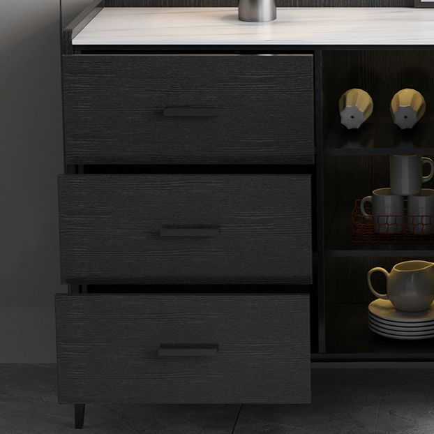 Server delle porte in vetro in stile credenza in pietra con armadi e cassetti