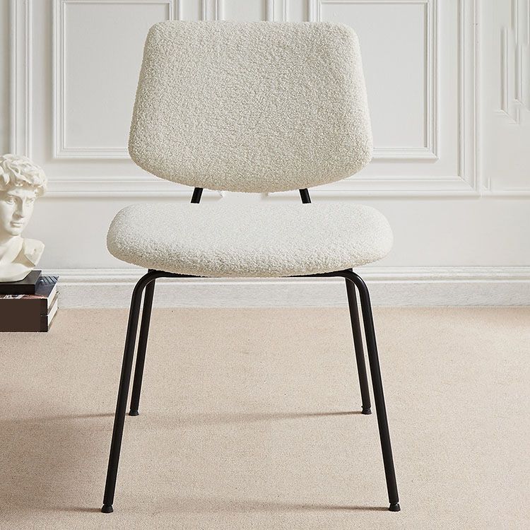 Eigentijdse zijstoel open rug metalen eetkamerstoel in het wit