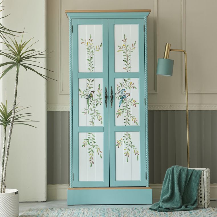 家の伝統的なマット仕上げキャビネット用のバーチウッドストレージキャビネット付き衣服棒付き